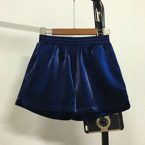 Női rövidnadrág elasztikus derékkal, különböző színekben