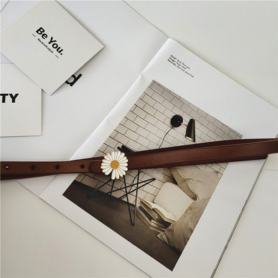 Öko bőrből készült vékony női öv margarétával