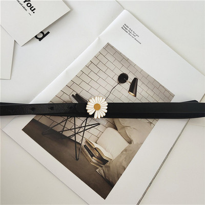 Öko bőrből készült vékony női öv margarétával