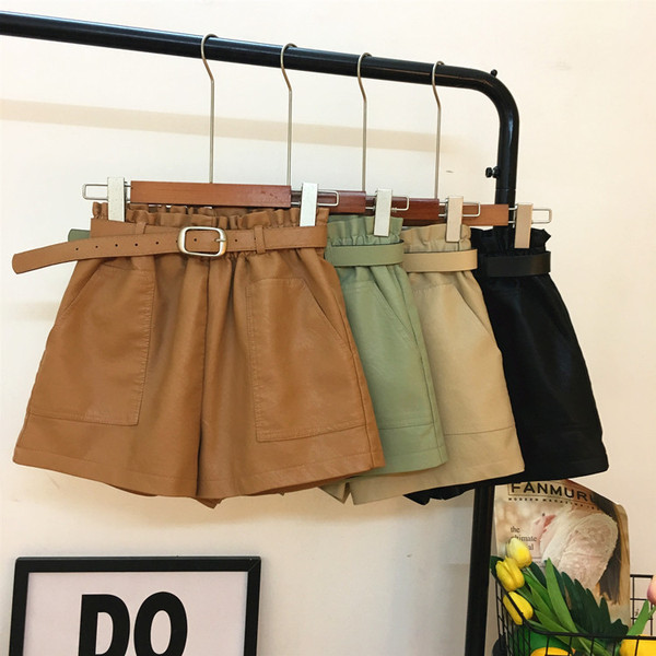 Női alkalmi bőrnadrág magas derékkal és övvel