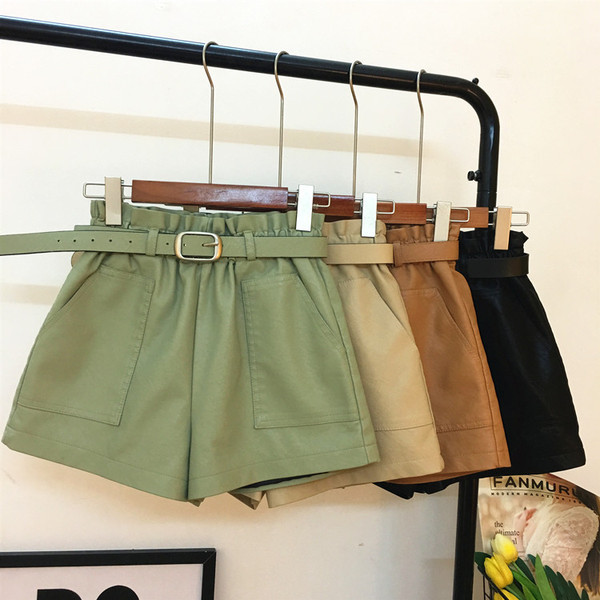 Női alkalmi bőrnadrág magas derékkal és övvel