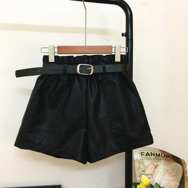 Női alkalmi bőrnadrág magas derékkal és övvel