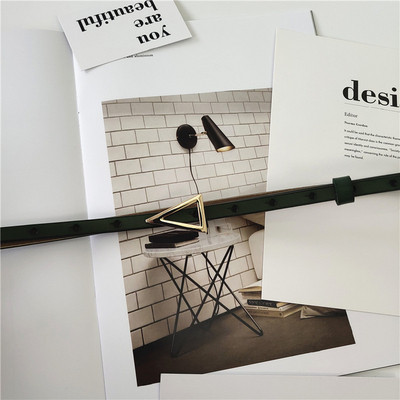 Vékony női bőr öv fém háromszöggel