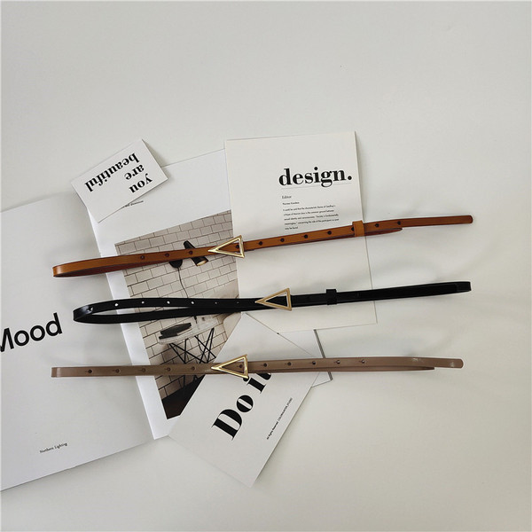 Vékony női bőr öv fém háromszöggel