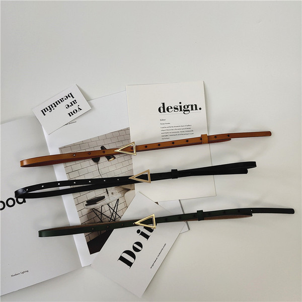 Vékony női bőr öv fém háromszöggel