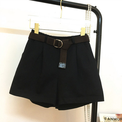 Къси дамски панталони изчистен модел с колан