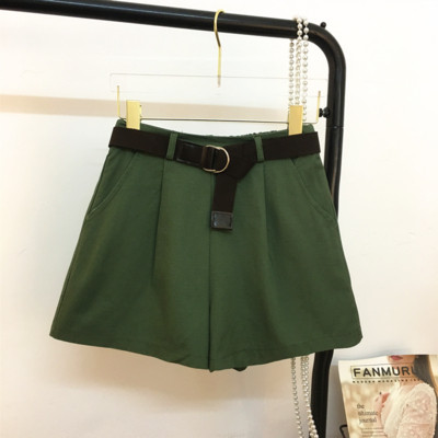 Къси дамски панталони изчистен модел с колан