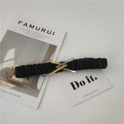 Elasztikus női öv fém háromszöggel