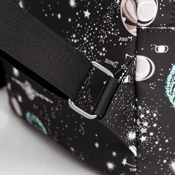 Női hátizsákok új modellje fekete rátéttel