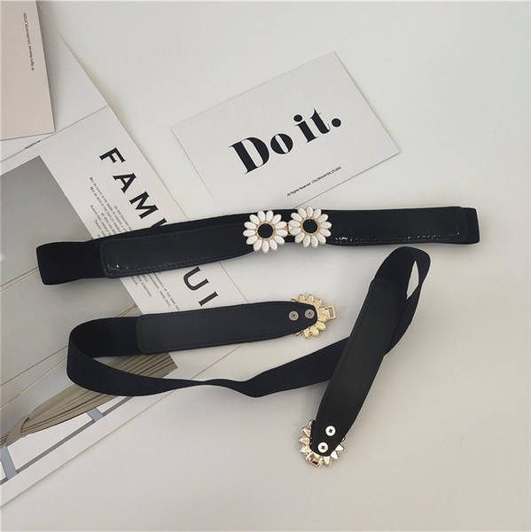 Vékony női elasztikus öv fém elemes virágokkal