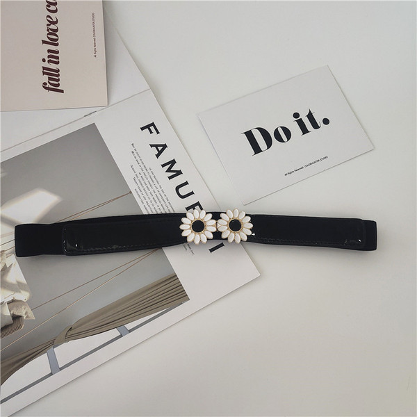 Vékony női elasztikus öv fém elemes virágokkal