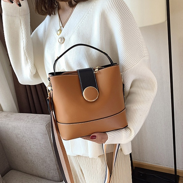 Νέο μοντέλο γυναικεία τσάντα μικρού μεγέθους από οικολογικό δέρμα για τον ώμο