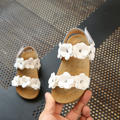 НОВ модел детски сандали с 3D елемент цветя и лепенка 