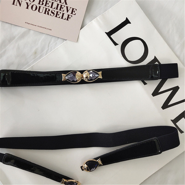 Elasztikus női vékony kövekkel díszített öv