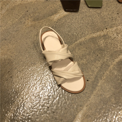 Női szandál széles bőrpánttal