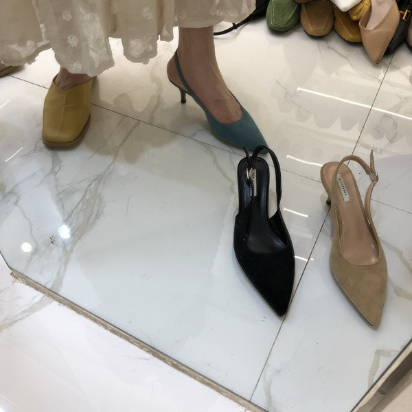 Női velúr sarkú szandál hegyes modell