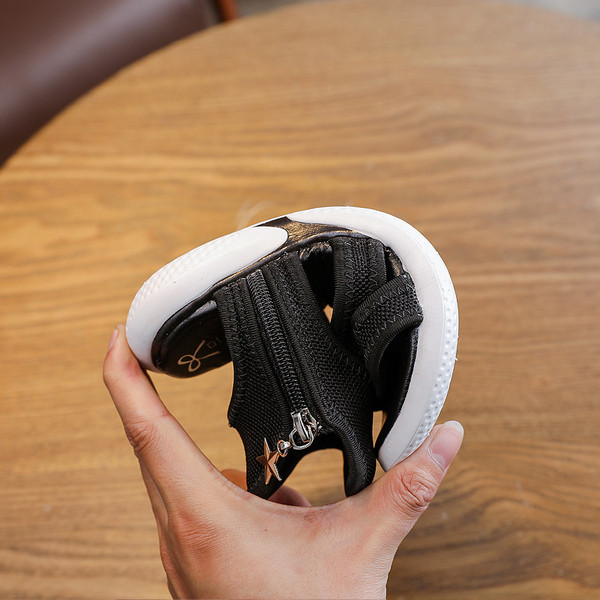 Alkalmi gyerekszandál cipzárral és vékony talppal