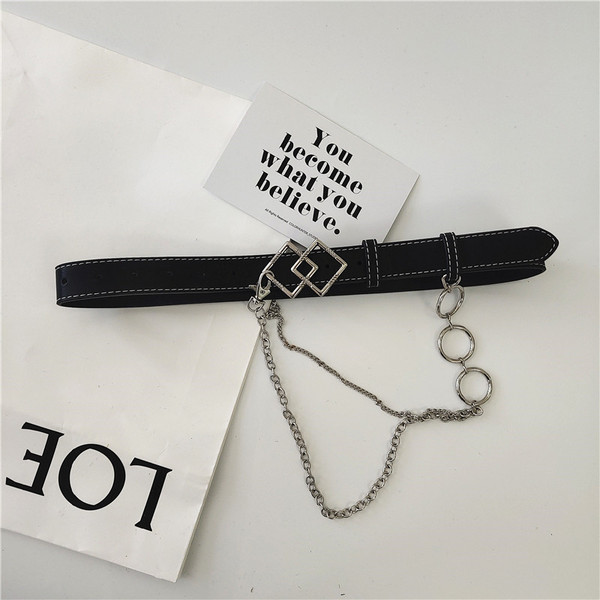 Ženski remen crne boje i metalni lančić