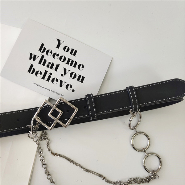 Ženski remen crne boje i metalni lančić