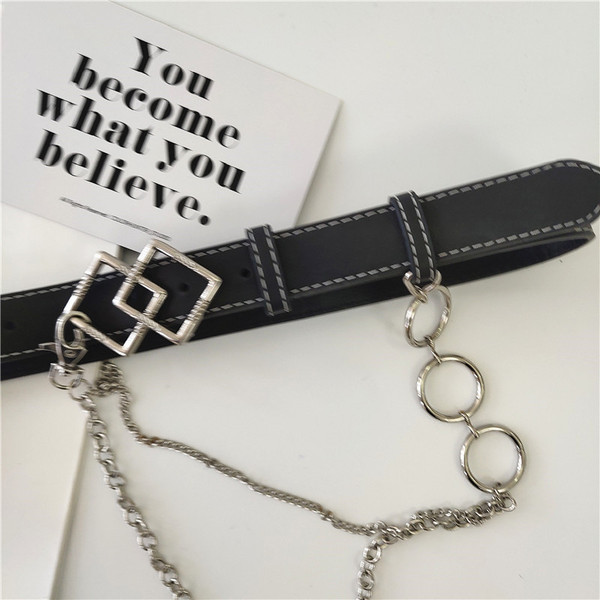 Ženski remen crne boje i metalni lančić
