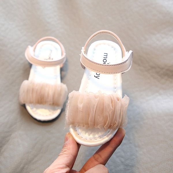 Elegantne dječje sandale sa zakrpama i tilom