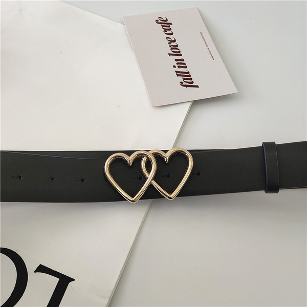 Női bőr öv fém szívecskékkel