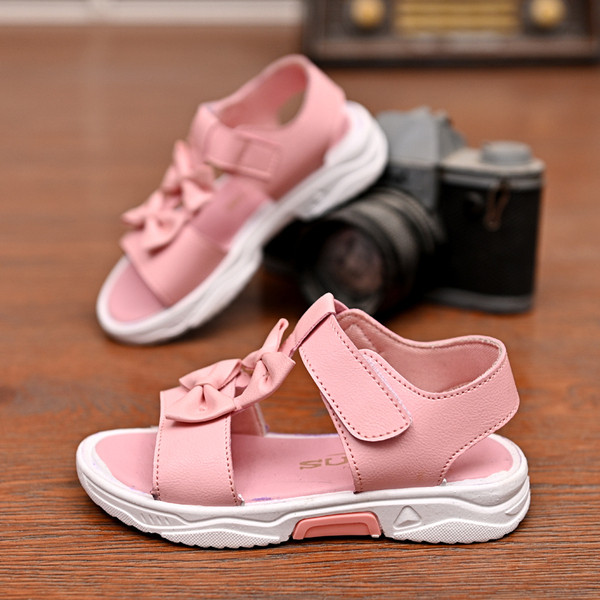 Alkalmi gyerekszandál szalaggal és szalagokkal