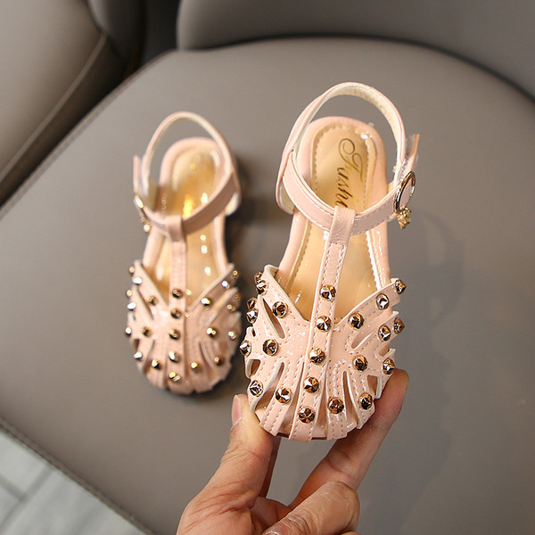 ÚJ modell gyerekszandál csattal és fűzőlyukakkal