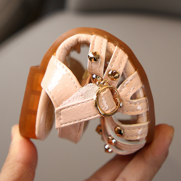 ÚJ modell gyerekszandál csattal és fűzőlyukakkal