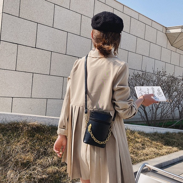 Jauna modeļa mazā zābaku soma ar metāla elementu - retro stilā