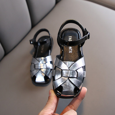 ΝΕΟ μοντέλο παιδικά σανδάλια με αγκράφα και γυαλιστερό αποτέλεσμα