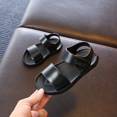 Sima gyerekszandál modell két színben matricával