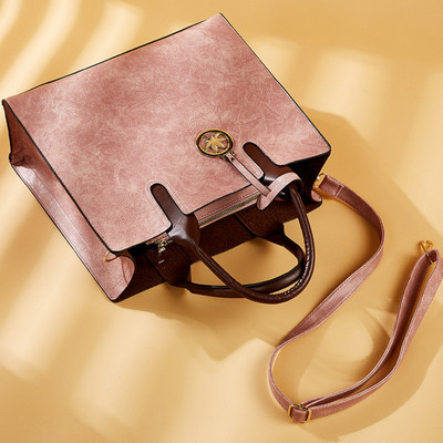 Eko bőrből készült kis női táska fém elemmel