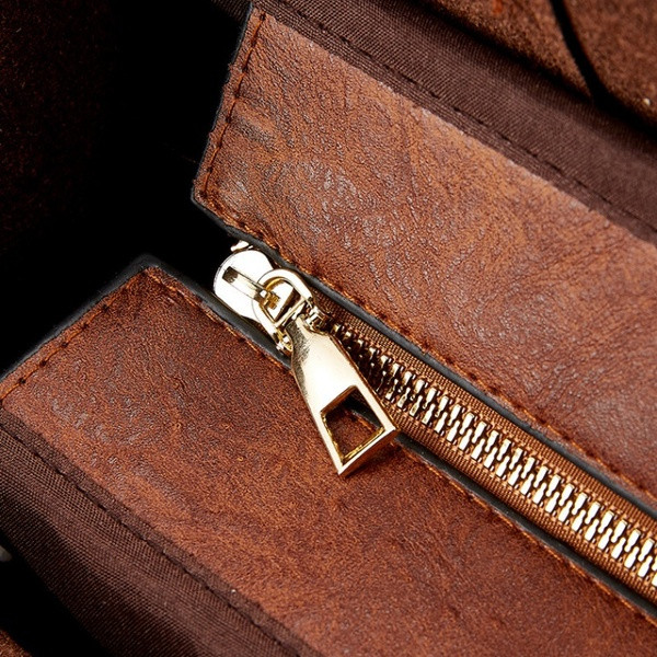 Eko bőrből készült kis női táska fém elemmel