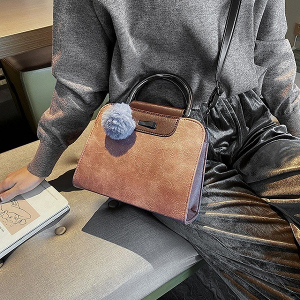 Modern női táska műbőrből bolyhos