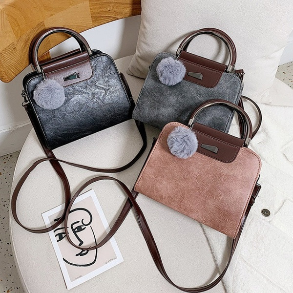 Modern női táska műbőrből bolyhos