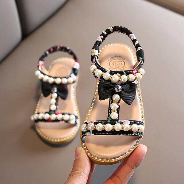 Elegáns gyerekszandál gumival és gyöngyökkel