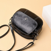 Női kis táska hosszú vállfogantyúval