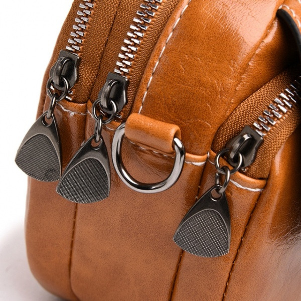 Női kis táska hosszú vállfogantyúval