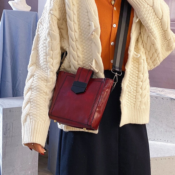 Novi model ženske svakodnevne torbe od eko kože sa dugom ručkom za rame