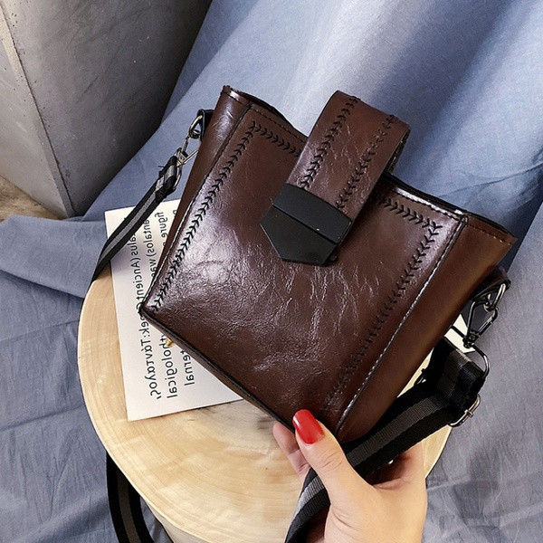 Novi model ženske svakodnevne torbe od eko kože sa dugom ručkom za rame