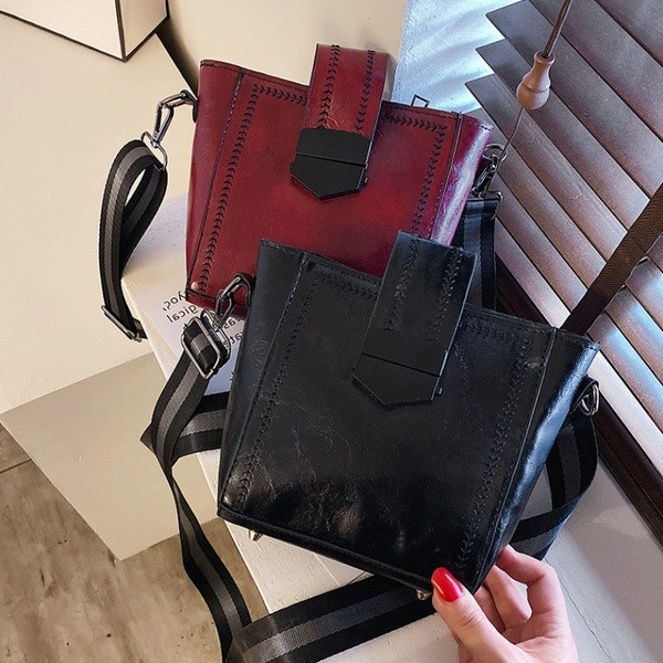 Novi model ženske svakodnevne torbe od eko kože sa dugom ručkom za rame