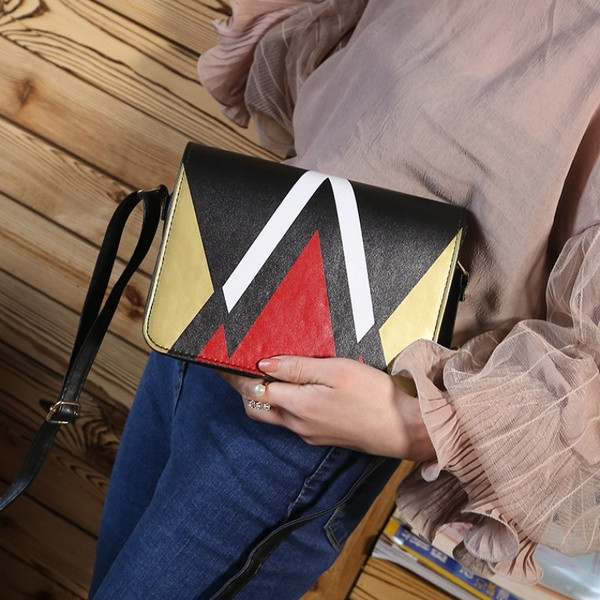 Új modell kis női válltáska rátéttel