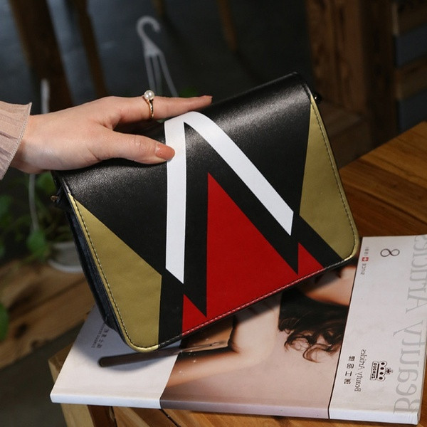 Új modell kis női válltáska rátéttel