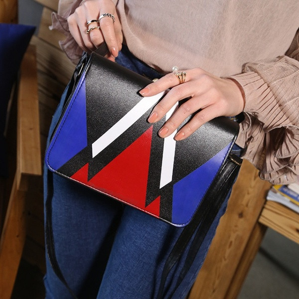 Új modell kis női válltáska rátéttel