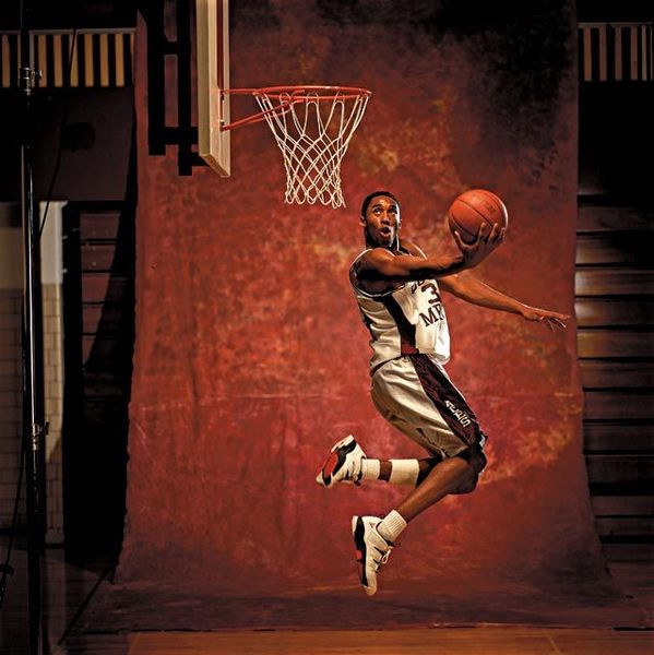 Krepšinio komanda su užrašu