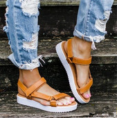 Ženske sandale s kožnim remenčićima i niskom platformom