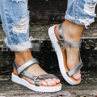 Ženske sandale s kožnim remenčićima i niskom platformom