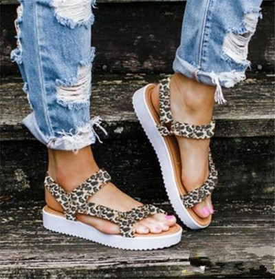 Ženske sandale s kožnim remenčićima i niskom platformom