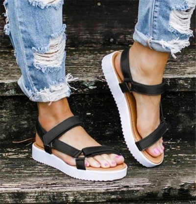 Ženske sandale s kožnim remenčićima i niskom platformom